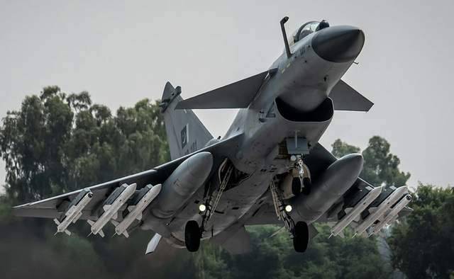 抗衡印度阵风巴基斯坦总统参观歼10C再进口40架？